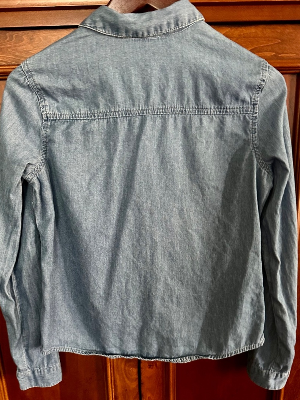 Wet Seal Denim Long Sleeve Women's Blue Chambray Cotton Shirt Pocket Size M EUC - Picture 4 of 10